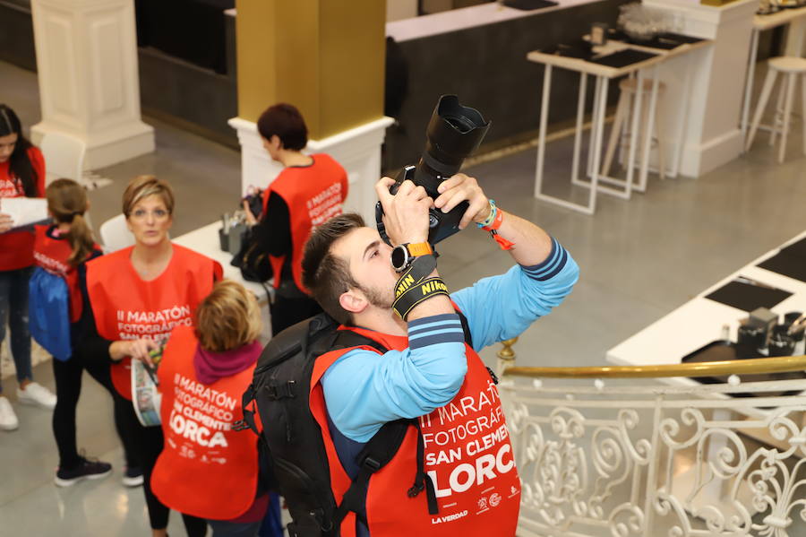 Unos cien fotógrafos participan en este concurso, organizado por 'La Verdad'