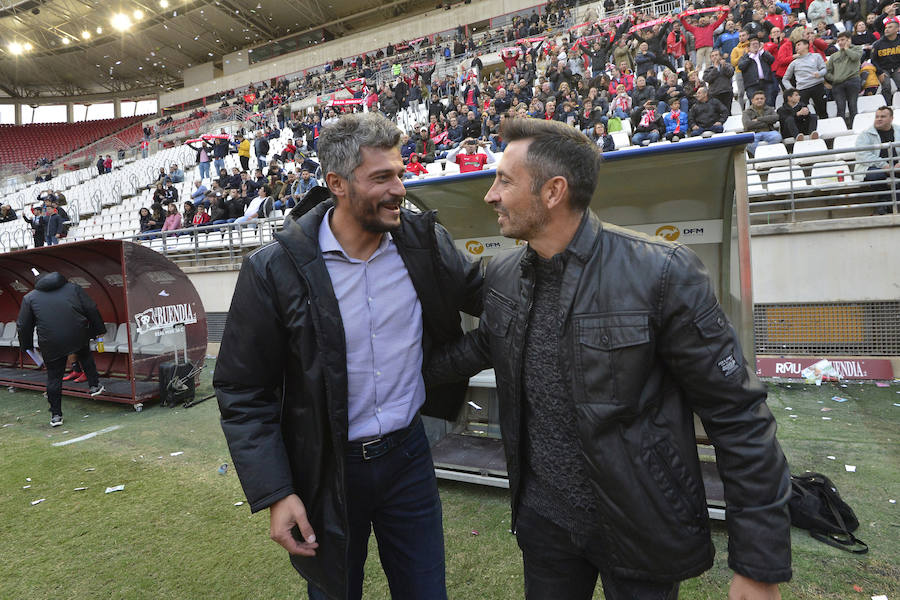 El FC Cartagena se lleva el partido de la Región gracias a dos goles de Fito Miranda y Santi Jara en menos de cinco minutos después de que el Real Murcia se adelantara con un gol de Dani Aquino (12') de penalti.