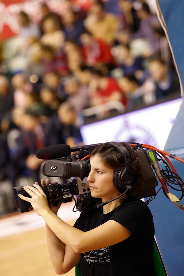 Los universitarios consiguen la tercera victoria de la temporada sobre el Monbus Obradoiro.
