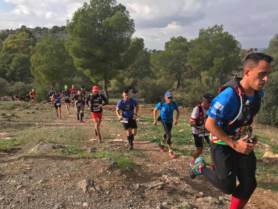 El atleta del Wapaventura se lleva la Anibal Legend con un tiempo de 2:25:38, por los 2:38:21 para la corredora del Espuña Trail