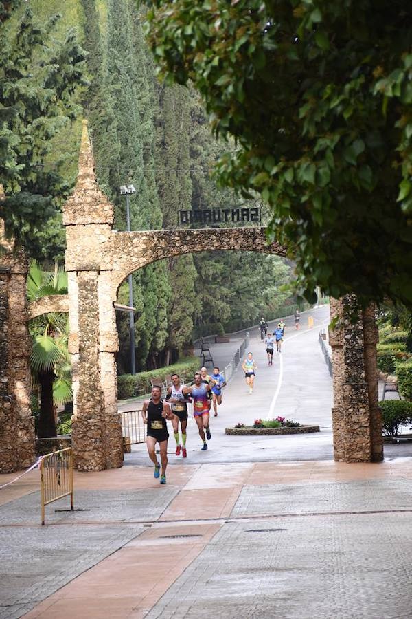 Rafael Guirao se lleva la IV Vuelta al Santuario Virgen de la Esperanza con un tiempo de 46:43, por los 1:03:34 para la ganadora femenina, Antonia María Zapata