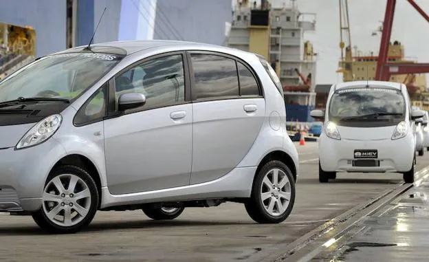 Varios coches eléctricos. 