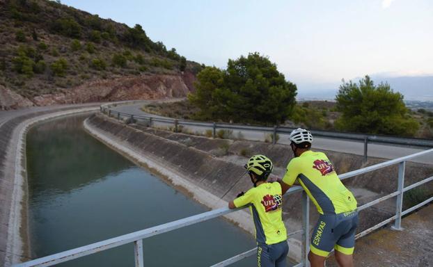 Trasvase Tajo-Segura, a su paso por Sierra Espuña.