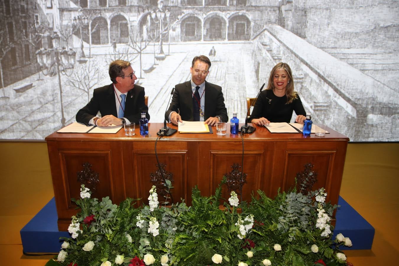 Gil Jódar reclama mejores comunicaciones para el turismo y el comercio local