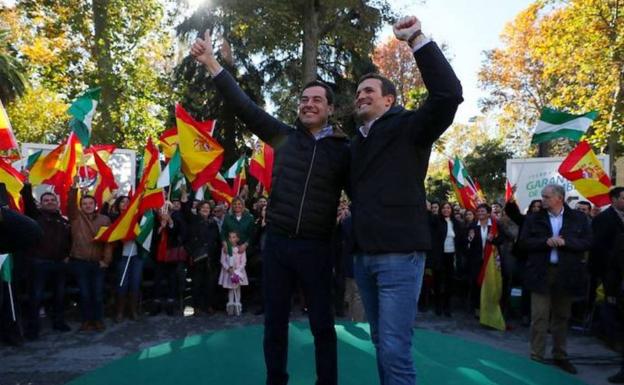 Juanma Morteno y Pablo Casado, en Granada.