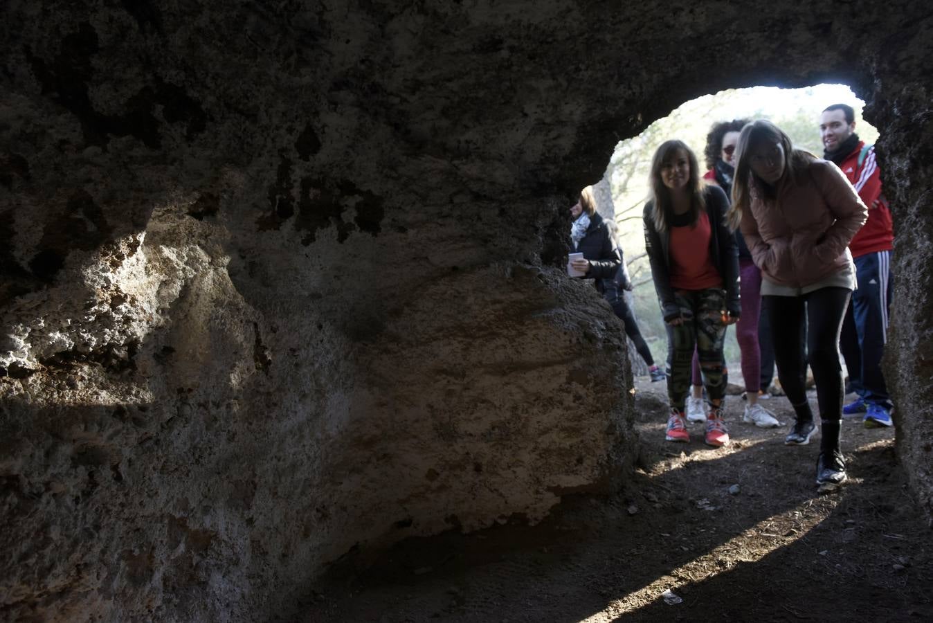 'La Verdad' se une a una excursión organizada por la Concejalía de Juventud por las zanjas defensivas en el Valle Perdido