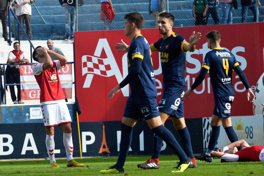 Los universitarios ganaron gracias a los goles de Kilian Grant y de Isi Ros, la expulsión de este último en la segunda parte marcó el dominio final de los de Herrero, que no aprovecharon la superioridad para empatar el encuentro