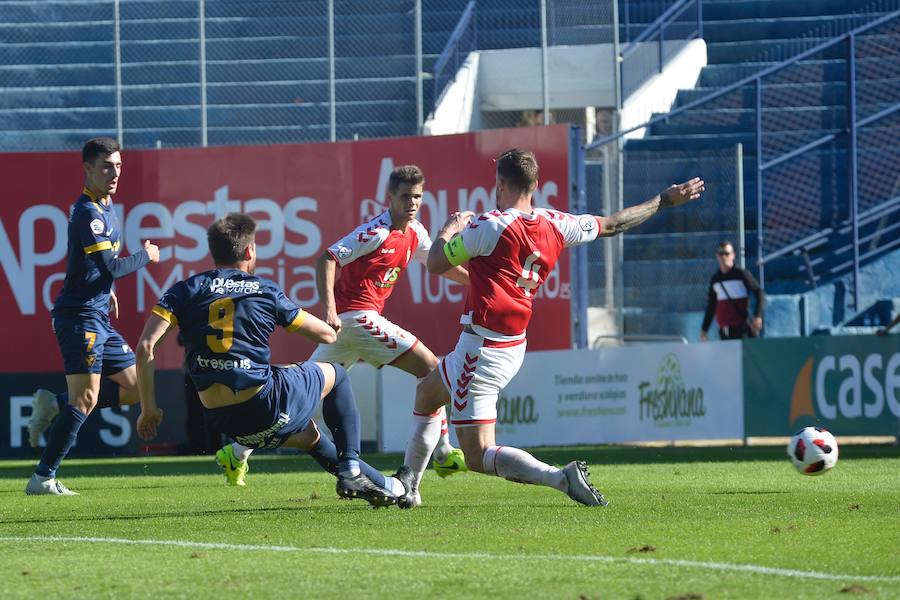 Los universitarios ganaron gracias a los goles de Kilian Grant y de Isi Ros, la expulsión de este último en la segunda parte marcó el dominio final de los de Herrero, que no aprovecharon la superioridad para empatar el encuentro