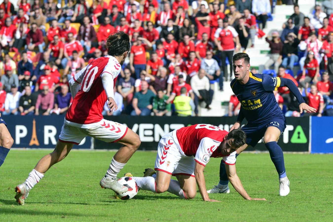 Los universitarios ganaron gracias a los goles de Kilian Grant y de Isi Ros, la expulsión de este último en la segunda parte marcó el dominio final de los de Herrero, que no aprovecharon la superioridad para empatar el encuentro