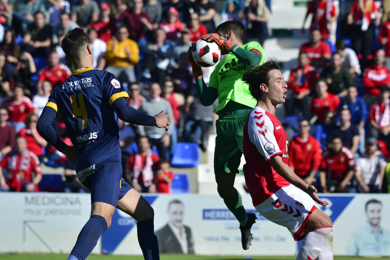 Los universitarios ganaron gracias a los goles de Kilian Grant y de Isi Ros, la expulsión de este último en la segunda parte marcó el dominio final de los de Herrero, que no aprovecharon la superioridad para empatar el encuentro