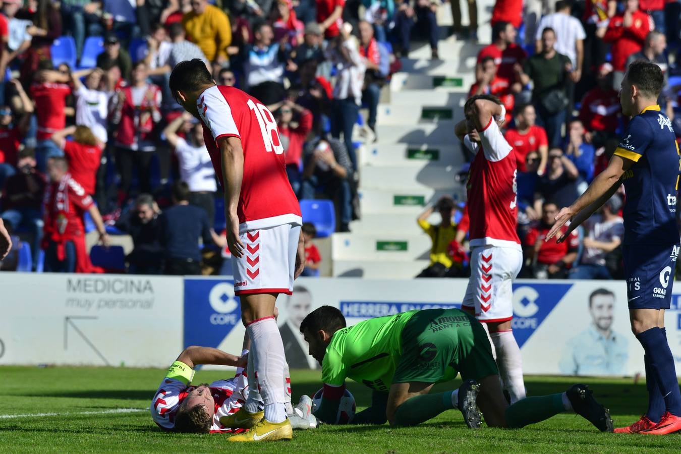 Los universitarios ganaron gracias a los goles de Kilian Grant y de Isi Ros, la expulsión de este último en la segunda parte marcó el dominio final de los de Herrero, que no aprovecharon la superioridad para empatar el encuentro