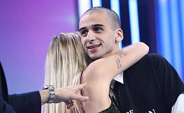 «Cada día estás más buena». El bochornoso reeencuentro de María y su novio murciano en el plató de OT