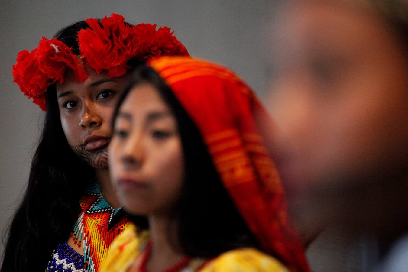 Indígenas Embera participan en el VII Congreso Territorial Mesoamericano, en Ciudad de Panamá (Panamá). Líderes indígenas colombianos dijeron estar intranquilos por la falta de recursos para la implementación del acuerdo de paz firmado entre el Gobierno y las FARC, un «retroceso» que puede llevar a que resurja o se recrudezca el conflicto.