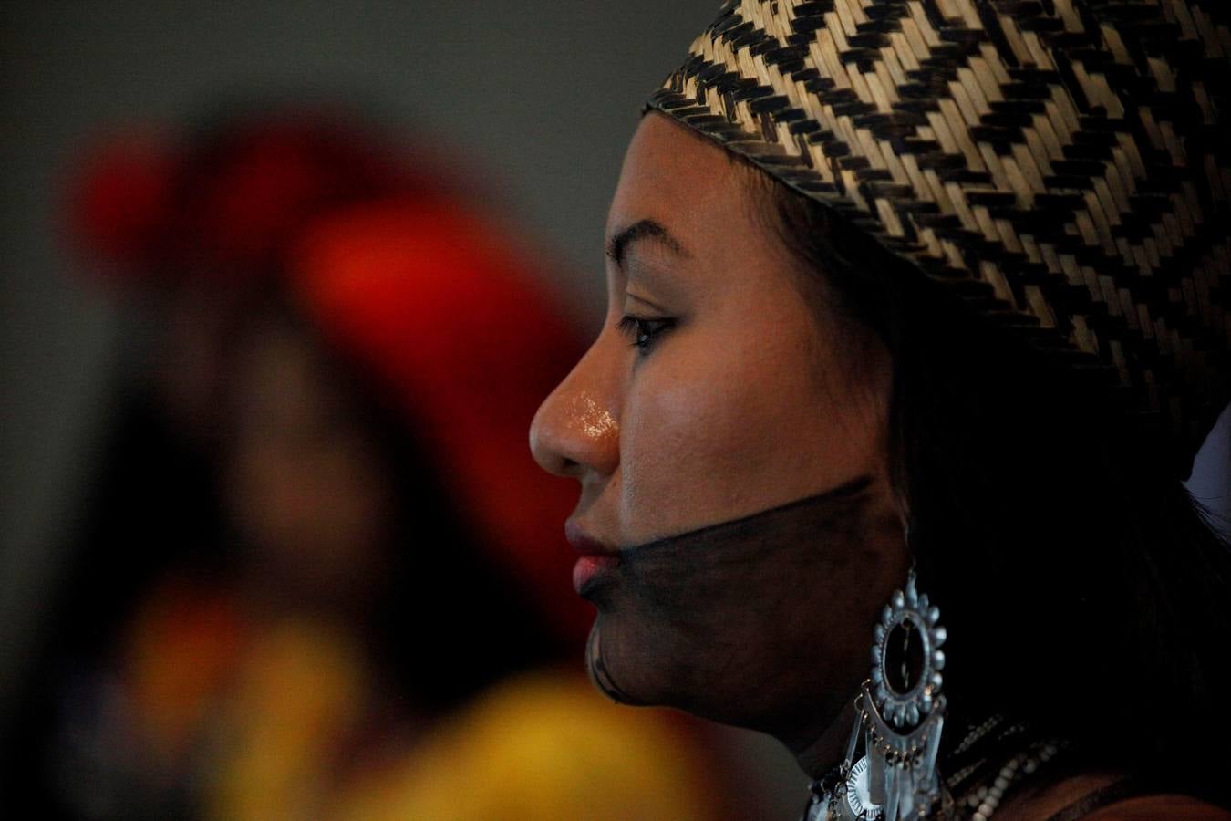 Indígenas Embera participan en el VII Congreso Territorial Mesoamericano, en Ciudad de Panamá (Panamá). Líderes indígenas colombianos dijeron estar intranquilos por la falta de recursos para la implementación del acuerdo de paz firmado entre el Gobierno y las FARC, un «retroceso» que puede llevar a que resurja o se recrudezca el conflicto.