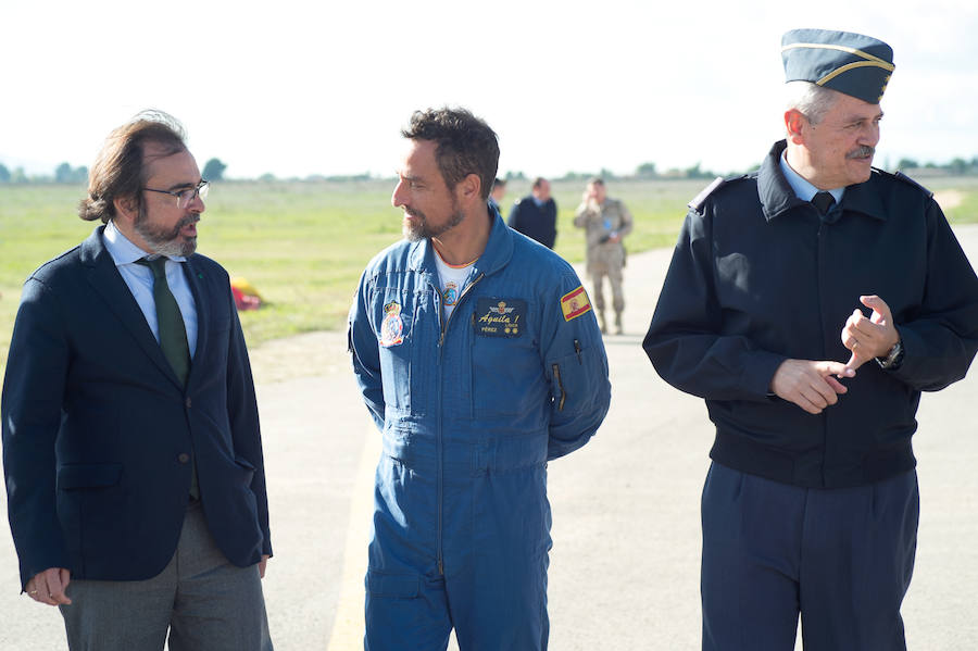 Al acto han asistido el consejero Pedro Rivera y el capitan de la patrulla aguila junto a coronel de la base