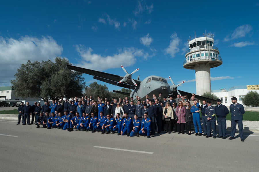 Al acto han asistido el consejero Pedro Rivera y el capitan de la patrulla aguila junto a coronel de la base