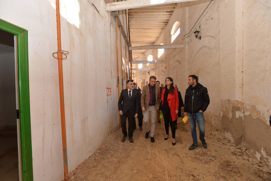 Según adelantó la consejera de Cultura, Miriam Guardiola, el edificio será un espacio multifuncional que acogerá espectáculos culturales, deportivos, eventos comerciales y de ocio