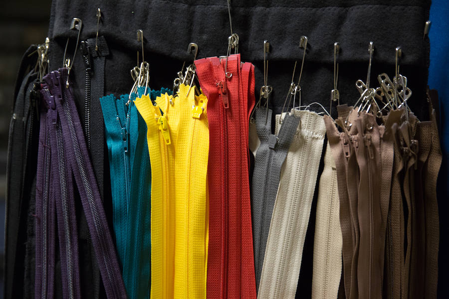 'La Verdad' acompaña a los artistas de la mítica compañía canadiense en una jornada de duro entrenamiento 'Ovo', la nueva apuesta del Circo del Sol, recalará en Murcia del 16 al 20 de enero