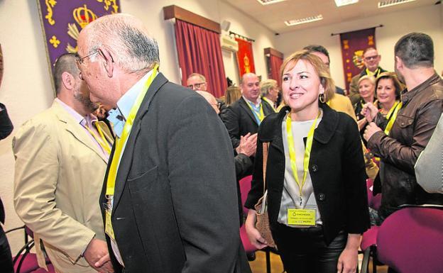 Alberto Garre y Ana Belén Nicolás, ayer, en el Casino. 