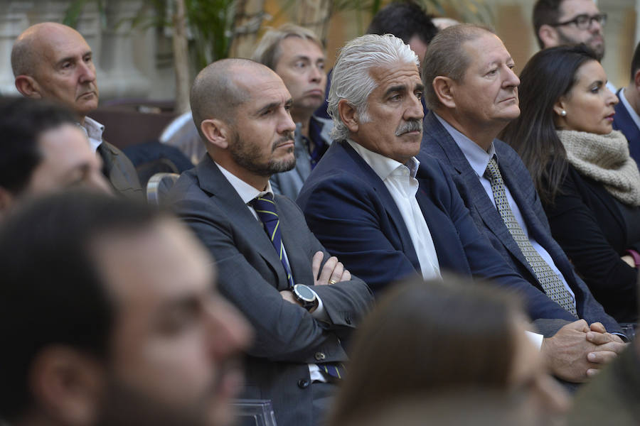 El jefe del Ejecutivo regional, Fernando López Miras, anuncia durante su intervención en el Foro Nueva Murcia que el Consejo de Gobierno estudiará este miércoles el recurso contra el 'trasvase cero'