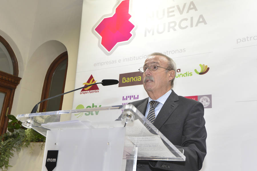 El jefe del Ejecutivo regional, Fernando López Miras, anuncia durante su intervención en el Foro Nueva Murcia que el Consejo de Gobierno estudiará este miércoles el recurso contra el 'trasvase cero'