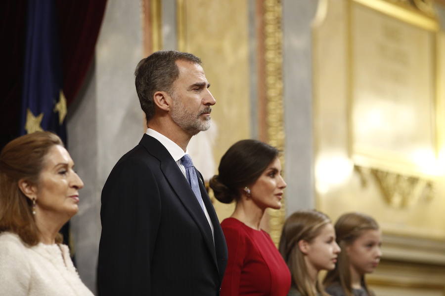 La presidenta del Congreso, Ana Pastor, el Rey Felipe VI, la Reina Letizia, la pricesa Leonor y la infanta Sofía.