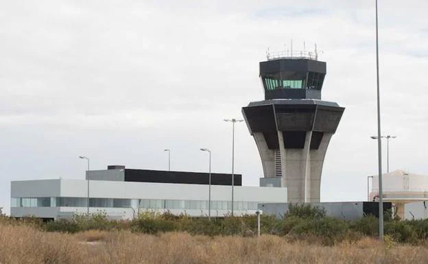 Torre de control del aeropuerto de Corvera.