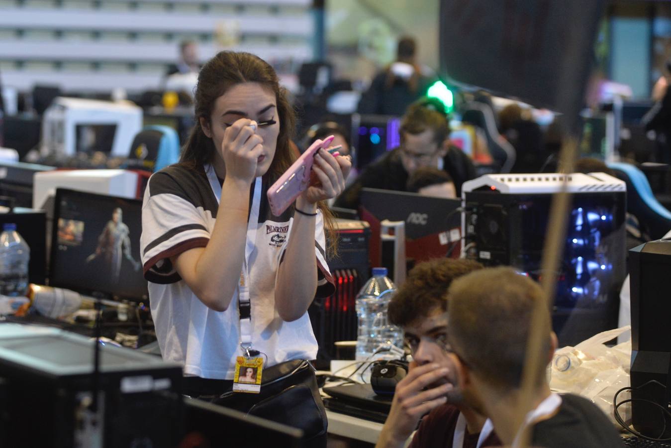 Los participantes disfurtan de la mayor vellocidad de navegación por internet además de casi un centenar de actividades en el Palacio de los Deportes 