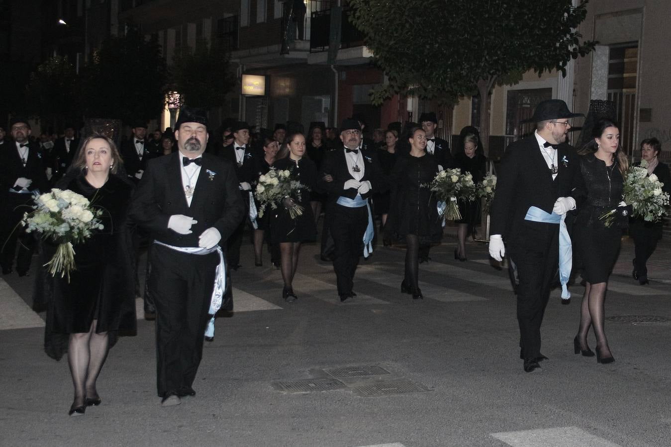 Miles de asistentes disfrutan de uno de los días grandes con la llegada de la Virgen. Los arcabuceros dispararon cientos de kilos de pólvora para conmemorar un ritual que cuenta con 375 años