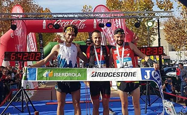 Eugenio Gil, Albert Pujol y Borja Fernádez, los tres primeros clasificados en categoría masculina.