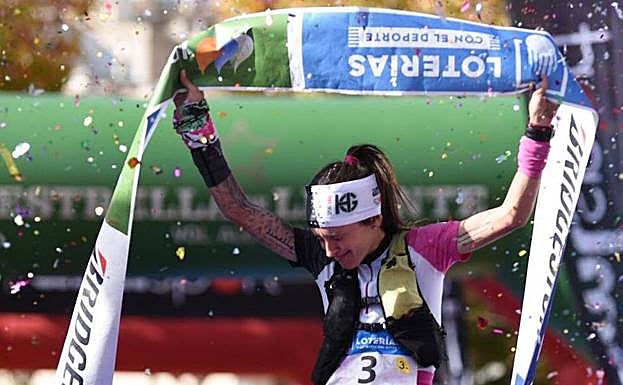 Azara García llegando a meta.