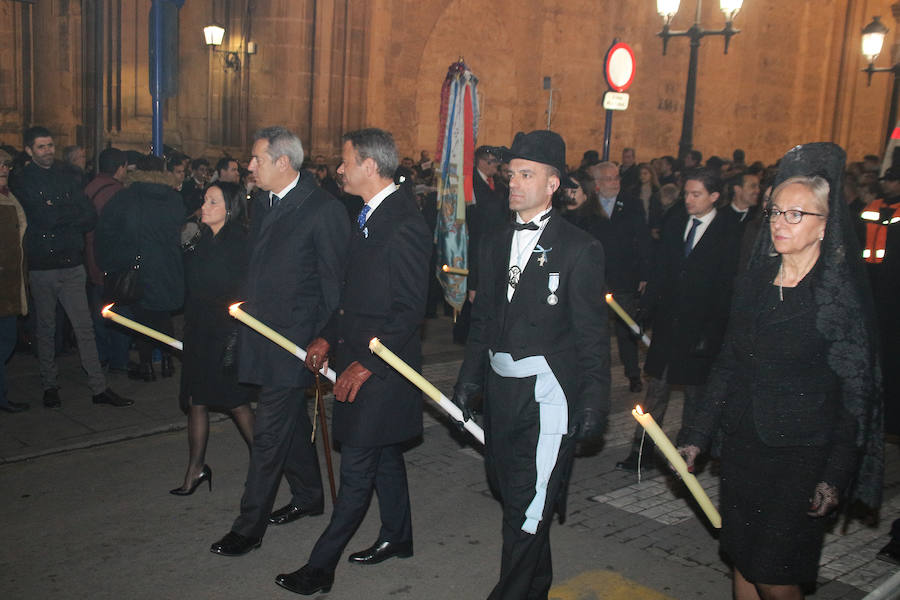 La procesión de la Patrona, los nuevos nombramientos y los fuegos artificiales cautivan al público en el día grande de las fiestas