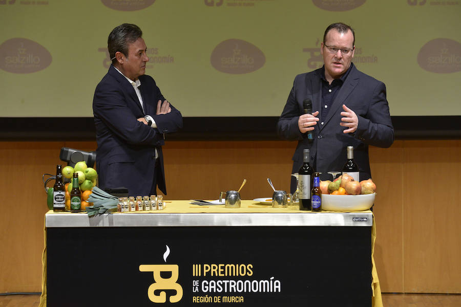 El Auditorio Víctor Villegas se llena de sentimientos desbordados en la ceremonia de entrega de la tercera edición de los Premios de Gastronomía convocados por 'La Verdad'