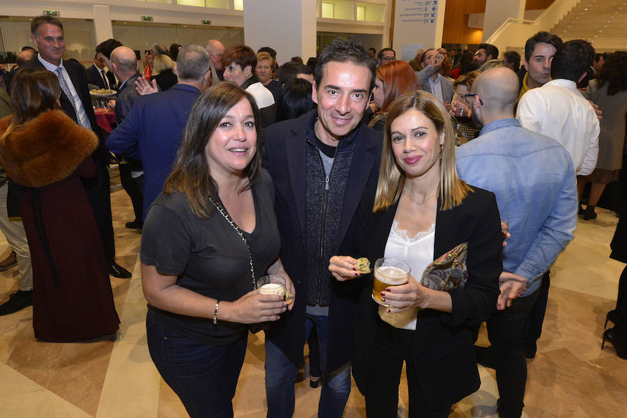 El Auditorio Víctor Villegas se llena de sentimientos desbordados en la ceremonia de entrega de la tercera edición de los Premios de Gastronomía convocados por 'La Verdad'