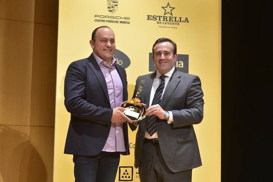 El Auditorio Víctor Villegas se llena de sentimientos desbordados en la ceremonia de entrega de la tercera edición de los Premios de Gastronomía convocados por 'La Verdad'