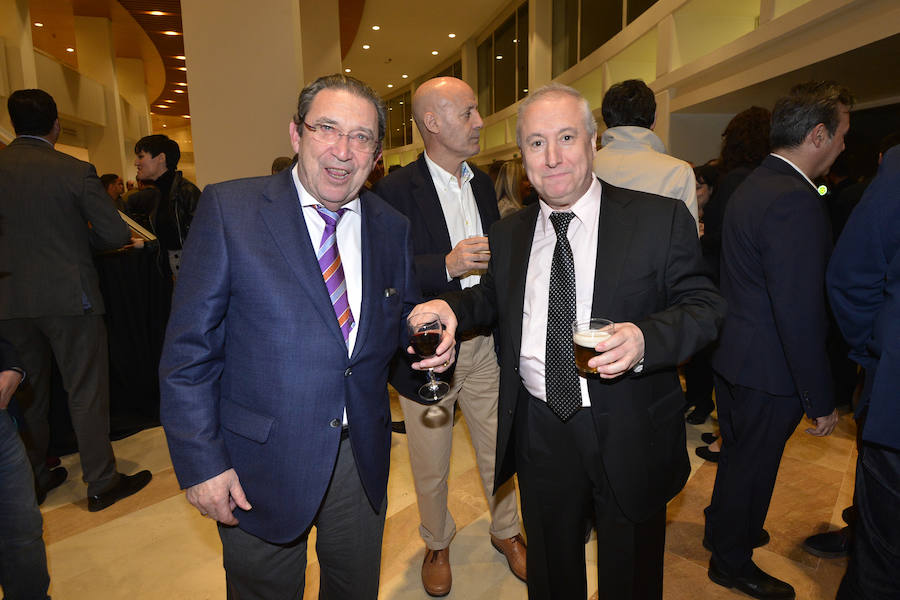 El Auditorio Víctor Villegas se llena de sentimientos desbordados en la ceremonia de entrega de la tercera edición de los Premios de Gastronomía convocados por 'La Verdad'