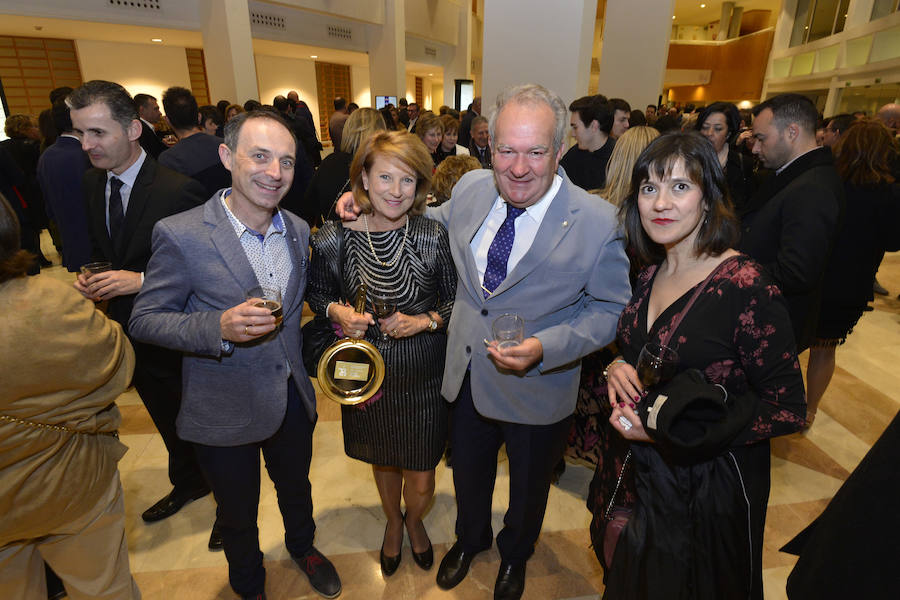 El Auditorio Víctor Villegas se llena de sentimientos desbordados en la ceremonia de entrega de la tercera edición de los Premios de Gastronomía convocados por 'La Verdad'