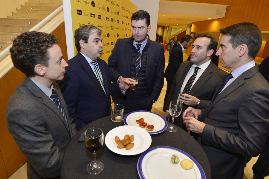 El Auditorio Víctor Villegas se llena de sentimientos desbordados en la ceremonia de entrega de la tercera edición de los Premios de Gastronomía convocados por 'La Verdad'
