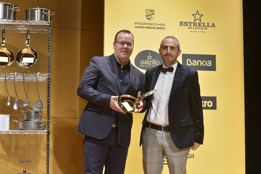 El Auditorio Víctor Villegas se llena de sentimientos desbordados en la ceremonia de entrega de la tercera edición de los Premios de Gastronomía convocados por 'La Verdad'