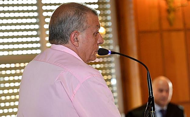 El vecino de Beniaján, ayer, durante la vista. 