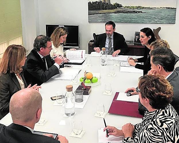 La Comisión Operativa Autonómica de Inspección de Trabajo, presidida ayer por Celdrán. 