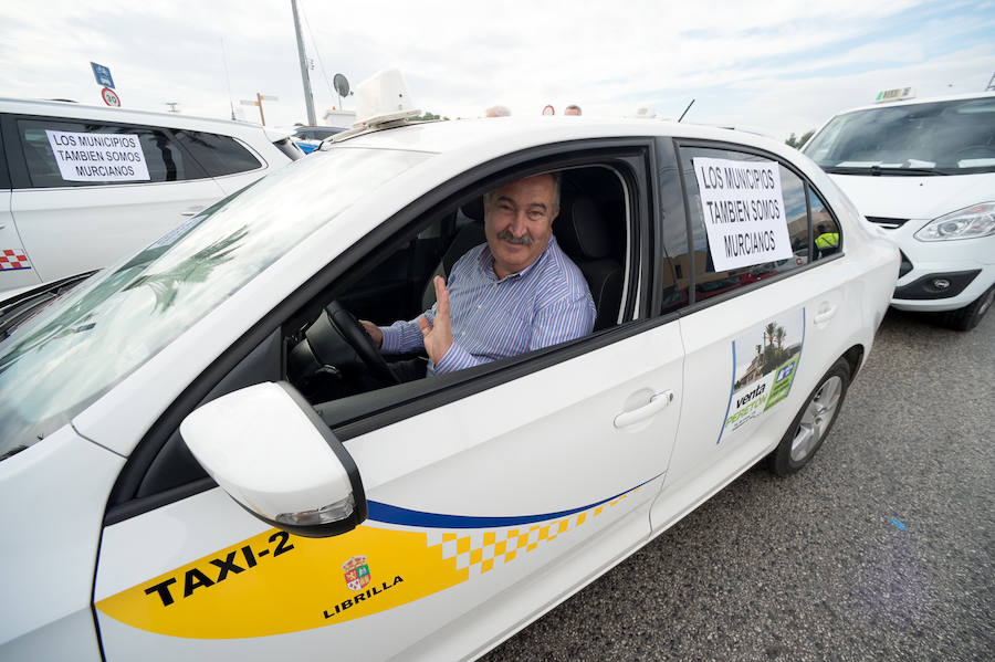 Medio centenar de conductores se manifestaron por las principales vías de la capital de la Región este jueves