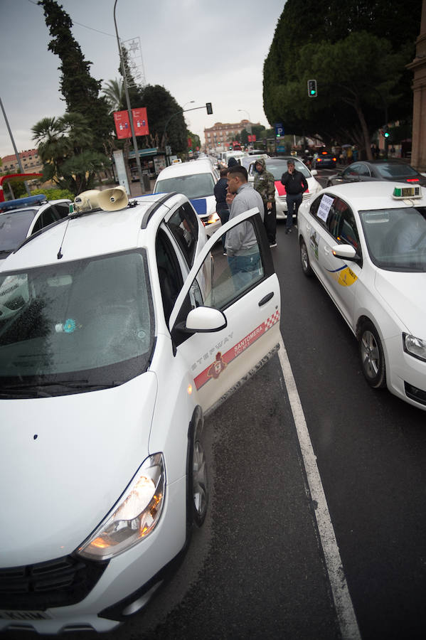 Medio centenar de conductores se manifestaron por las principales vías de la capital de la Región este jueves