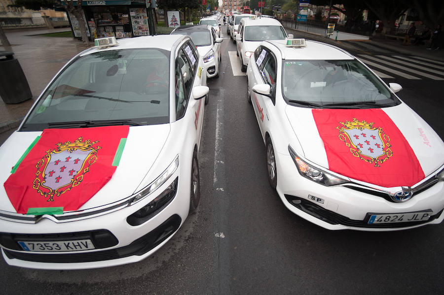 Medio centenar de conductores se manifestaron por las principales vías de la capital de la Región este jueves