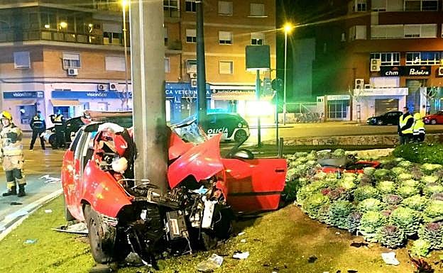 Estado en que quedó el coche tras el accidente.