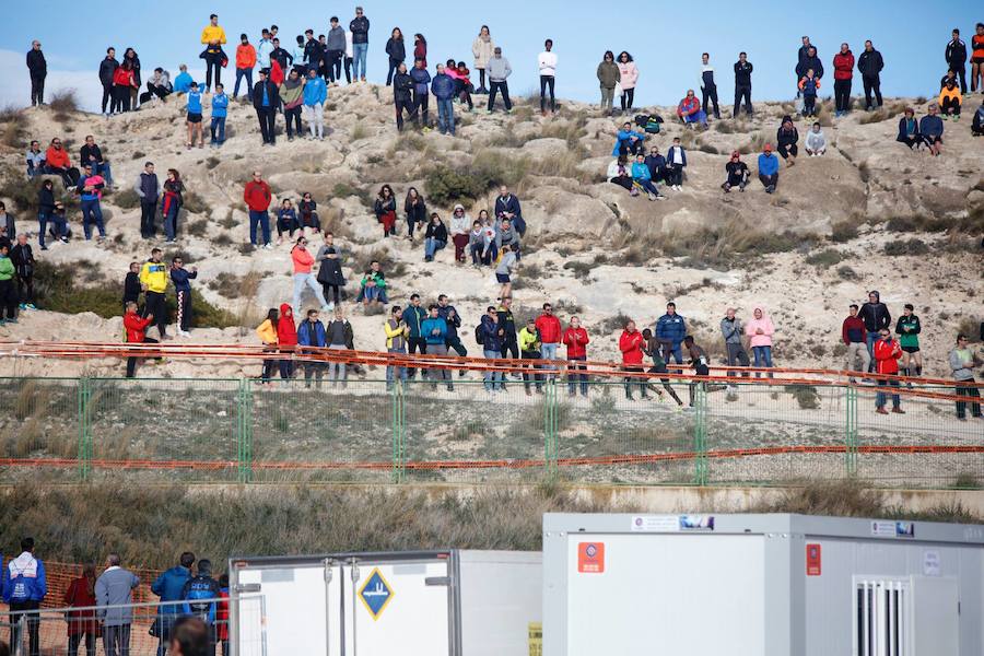 El corredor de Baréin y la etíope ganan con autoridad la carrera en el Altiplano | La prueba, incluida en el calendario de campo a través de la Federación Española, reunió a 2.000 atletas de catorce categorías 