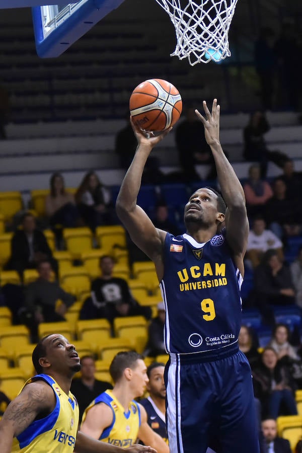 El UCAM mantiene a sus seguidores en vilo durante un encuentro muy reñido
