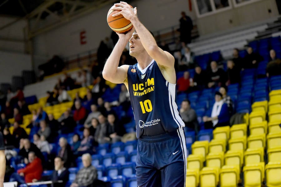 El UCAM mantiene a sus seguidores en vilo durante un encuentro muy reñido