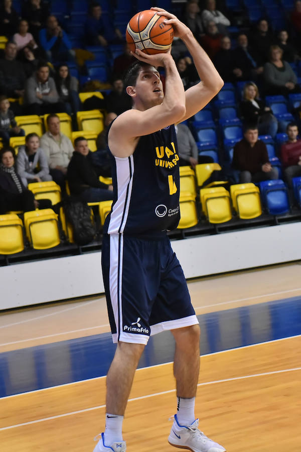 El UCAM mantiene a sus seguidores en vilo durante un encuentro muy reñido
