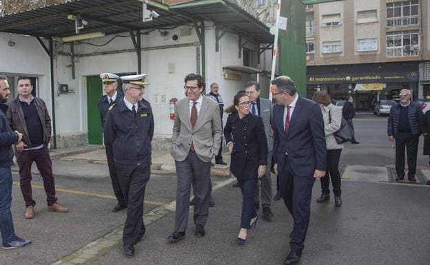 La alcaldesa de Cartagena, Ana Belén Castejón, el Delegado del Gobierno, Diego Conesa, y personal del Ministerio de Justicia visitan los posibles emplazamientos para la Ciudad de la Justicia.